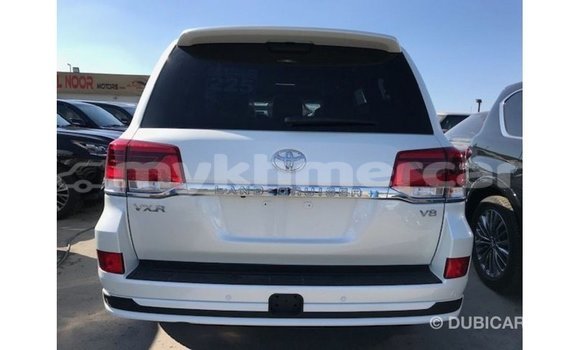 Acheter Import Voiture Toyota Land Cruiser Blanc à Import - Dubai, Kampot Province Acheter Import Voiture Toyota Land Cruiser Blanc à Import - Dubai, Kampot Province