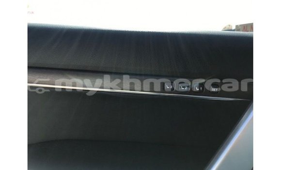 Acheter Import Voiture Toyota Land Cruiser Blanc à Import - Dubai, Kampot Province Acheter Import Voiture Toyota Land Cruiser Blanc à Import - Dubai, Kampot Province