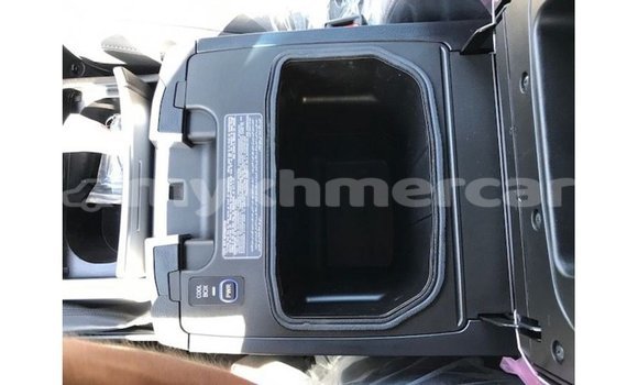 Acheter Import Voiture Toyota Land Cruiser Blanc à Import - Dubai, Kampot Province Acheter Import Voiture Toyota Land Cruiser Blanc à Import - Dubai, Kampot Province