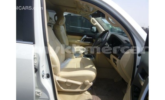 Buy Import Toyota Land Cruiser White Car in Import - Dubai in Kampot Province Buy Import Toyota Land Cruiser White Car in Import - Dubai in Kampot Province