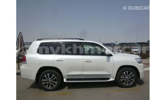 Buy Import Toyota Land Cruiser White Car in Import - Dubai in Kampot Province Buy Import Toyota Land Cruiser White Car in Import - Dubai in Kampot Province