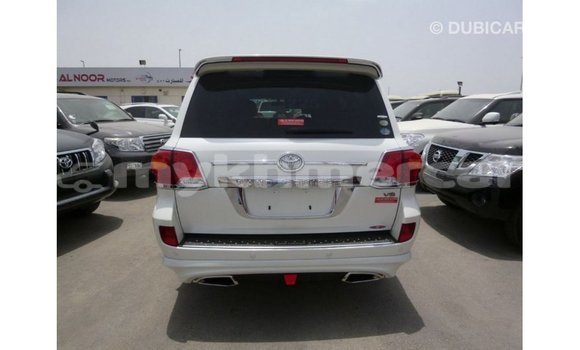 Acheter Import Voiture Toyota Land Cruiser Blanc à Import - Dubai, Kampot Province Acheter Import Voiture Toyota Land Cruiser Blanc à Import - Dubai, Kampot Province