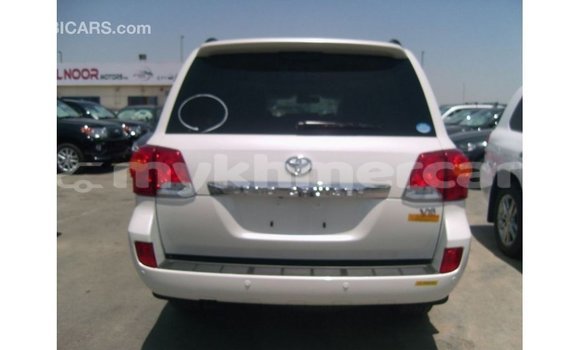 ទិញ នាំចូល Toyota Land Cruiser White ឡាន} ក្នុង Import - Dubai ក្នុង Kampot Province ទិញ នាំចូល Toyota Land Cruiser White ឡាន} ក្នុង Import - Dubai ក្នុង Kampot Province