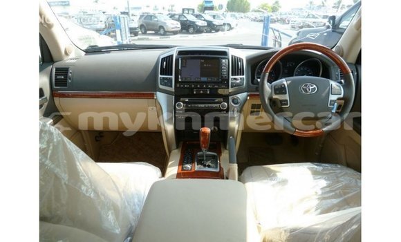 Buy Import Toyota Land Cruiser White Car in Import - Dubai in Kampot Province Buy Import Toyota Land Cruiser White Car in Import - Dubai in Kampot Province