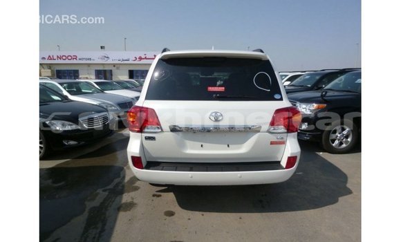 Buy Import Toyota Land Cruiser White Car in Import - Dubai in Kampot Province Buy Import Toyota Land Cruiser White Car in Import - Dubai in Kampot Province