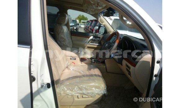Buy Import Toyota Land Cruiser White Car in Import - Dubai in Kampot Province Buy Import Toyota Land Cruiser White Car in Import - Dubai in Kampot Province