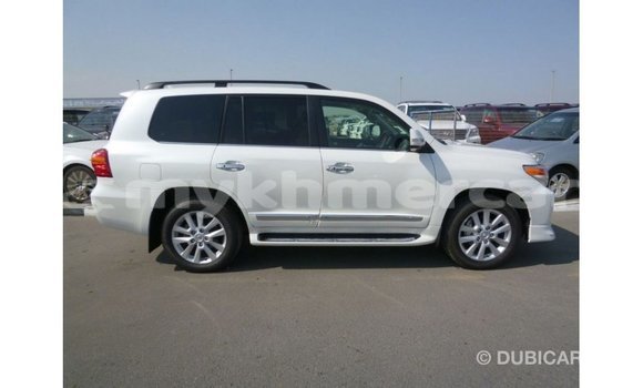 Buy Import Toyota Land Cruiser White Car in Import - Dubai in Kampot Province Buy Import Toyota Land Cruiser White Car in Import - Dubai in Kampot Province