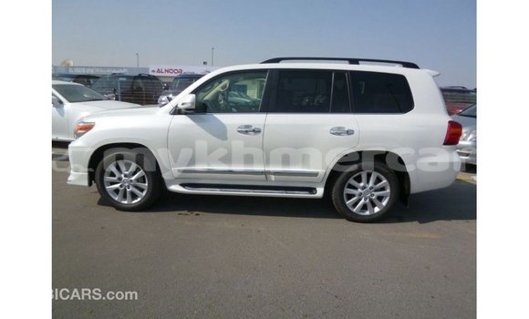 Buy Import Toyota Land Cruiser White Car in Import - Dubai in Kampot Province Buy Import Toyota Land Cruiser White Car in Import - Dubai in Kampot Province