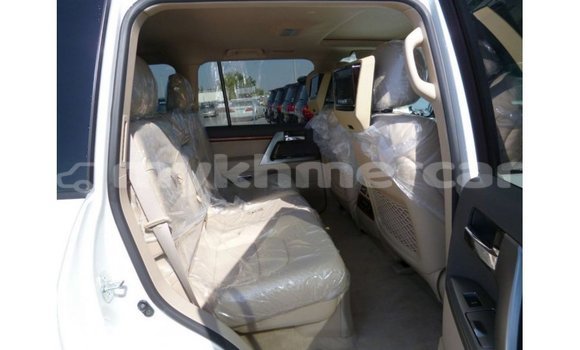 ទិញ នាំចូល Toyota Land Cruiser White ឡាន} ក្នុង Import - Dubai ក្នុង Kampot Province ទិញ នាំចូល Toyota Land Cruiser White ឡាន} ក្នុង Import - Dubai ក្នុង Kampot Province