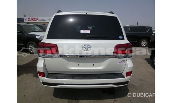 Acheter Import Voiture Toyota Land Cruiser Blanc à Import - Dubai, Kampot Province Acheter Import Voiture Toyota Land Cruiser Blanc à Import - Dubai, Kampot Province