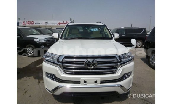 Acheter Import Voiture Toyota Land Cruiser Blanc à Import - Dubai, Kampot Province Acheter Import Voiture Toyota Land Cruiser Blanc à Import - Dubai, Kampot Province