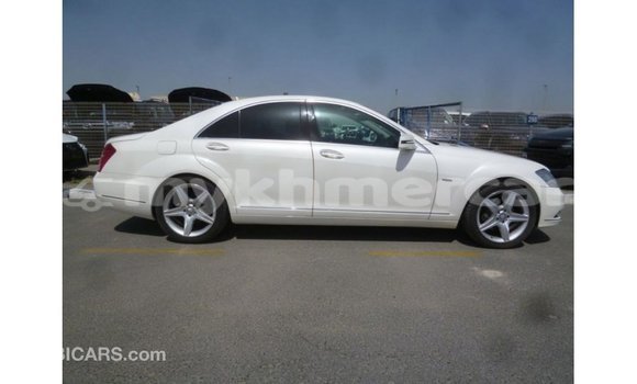 Acheter Import Voiture Mercedes-Benz 190 (W201) Blanc à Import - Dubai, Kampot Province Acheter Import Voiture Mercedes-Benz 190 (W201) Blanc à Import - Dubai, Kampot Province