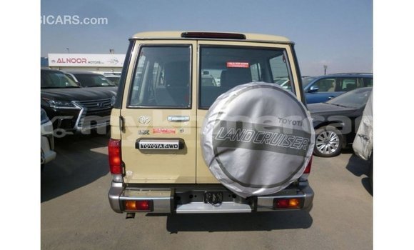 Acheter Import Voiture Toyota Land Cruiser Beige à Import - Dubai, Kampot Province Acheter Import Voiture Toyota Land Cruiser Beige à Import - Dubai, Kampot Province