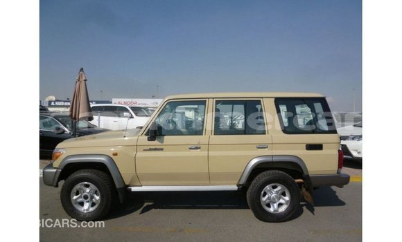 Acheter Import Voiture Toyota Land Cruiser Beige à Import - Dubai, Kampot Province Acheter Import Voiture Toyota Land Cruiser Beige à Import - Dubai, Kampot Province