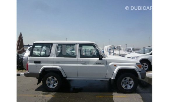 Acheter Import Voiture Toyota Land Cruiser Blanc à Import - Dubai, Kampot Province Acheter Import Voiture Toyota Land Cruiser Blanc à Import - Dubai, Kampot Province