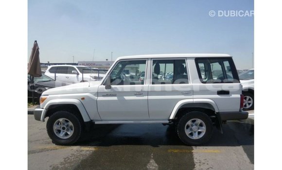 Acheter Import Voiture Toyota Land Cruiser Blanc à Import - Dubai, Kampot Province Acheter Import Voiture Toyota Land Cruiser Blanc à Import - Dubai, Kampot Province