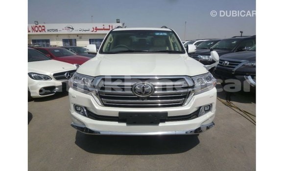 Acheter Import Voiture Toyota Land Cruiser Blanc à Import - Dubai, Kampot Province Acheter Import Voiture Toyota Land Cruiser Blanc à Import - Dubai, Kampot Province