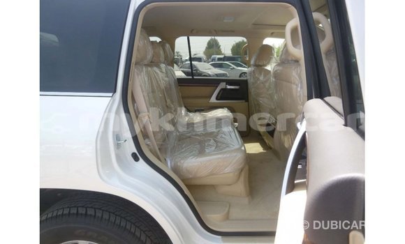 Acheter Import Voiture Toyota Land Cruiser Blanc à Import - Dubai, Kampot Province Acheter Import Voiture Toyota Land Cruiser Blanc à Import - Dubai, Kampot Province