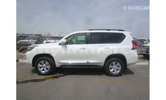 Acheter Import Voiture Toyota Prado Blanc à Import - Dubai, Kampot Province Acheter Import Voiture Toyota Prado Blanc à Import - Dubai, Kampot Province