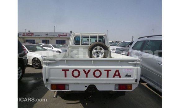 Buy Import Toyota Land Cruiser White Car in Import - Dubai in Kampot Province Buy Import Toyota Land Cruiser White Car in Import - Dubai in Kampot Province