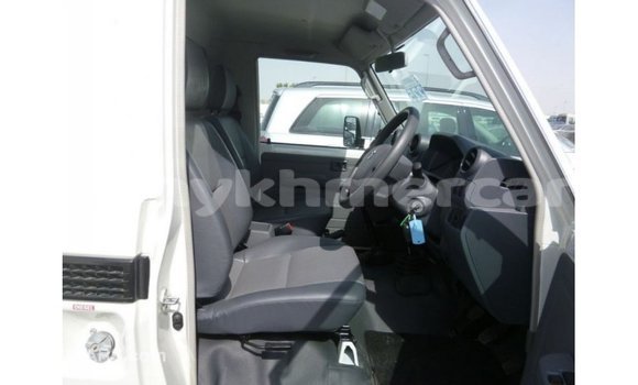 Buy Import Toyota Land Cruiser White Car in Import - Dubai in Kampot Province Buy Import Toyota Land Cruiser White Car in Import - Dubai in Kampot Province