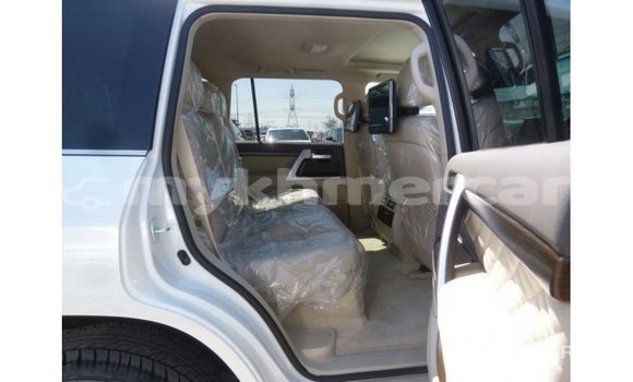Acheter Import Voiture Toyota Land Cruiser Blanc à Import - Dubai, Kampot Province Acheter Import Voiture Toyota Land Cruiser Blanc à Import - Dubai, Kampot Province