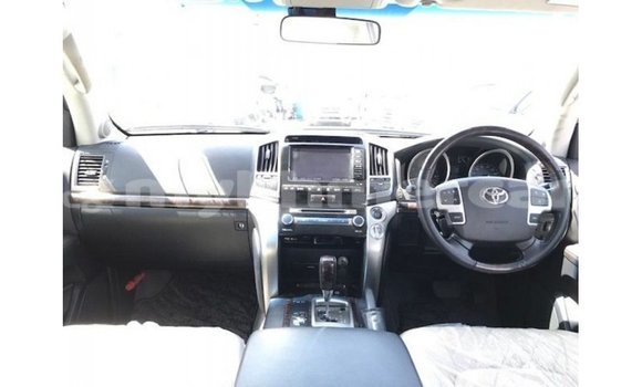 Buy Import Toyota Land Cruiser White Car in Import - Dubai in Kampot Province Buy Import Toyota Land Cruiser White Car in Import - Dubai in Kampot Province