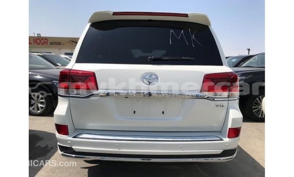 Buy Import Toyota Land Cruiser White Car in Import - Dubai in Kampot Province Buy Import Toyota Land Cruiser White Car in Import - Dubai in Kampot Province