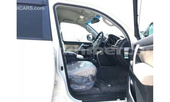Buy Import Toyota Land Cruiser White Car in Import - Dubai in Kampot Province Buy Import Toyota Land Cruiser White Car in Import - Dubai in Kampot Province