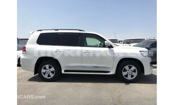 Buy Import Toyota Land Cruiser White Car in Import - Dubai in Kampot Province Buy Import Toyota Land Cruiser White Car in Import - Dubai in Kampot Province