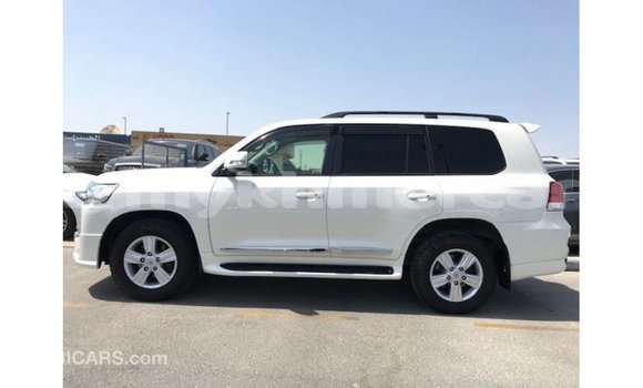 Buy Import Toyota Land Cruiser White Car in Import - Dubai in Kampot Province Buy Import Toyota Land Cruiser White Car in Import - Dubai in Kampot Province