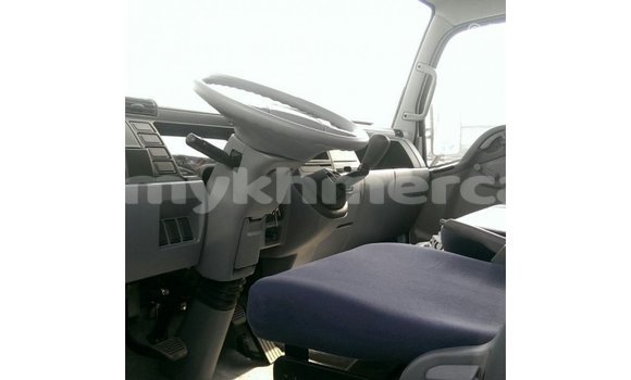 Buy Import Mitsubishi L400 White Truck in Import - Dubai in Kampot Province