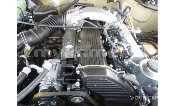 Acheter Import Voiture Toyota Land Cruiser Beige à Import - Dubai, Kampot Province Acheter Import Voiture Toyota Land Cruiser Beige à Import - Dubai, Kampot Province