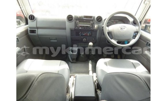 Buy Import Toyota Land Cruiser White Car in Import - Dubai in Kampot Province Buy Import Toyota Land Cruiser White Car in Import - Dubai in Kampot Province