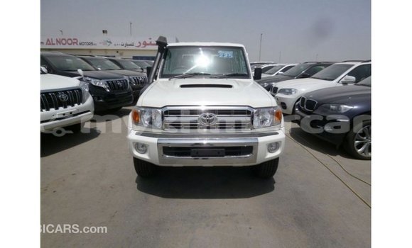 Buy Import Toyota Land Cruiser White Car in Import - Dubai in Kampot Province Buy Import Toyota Land Cruiser White Car in Import - Dubai in Kampot Province