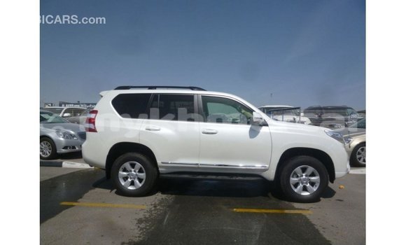 Acheter Import Voiture Toyota Prado Blanc à Import - Dubai, Kampot Province Acheter Import Voiture Toyota Prado Blanc à Import - Dubai, Kampot Province