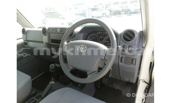 Buy Import Toyota Land Cruiser White Car in Import - Dubai in Kampot Province Buy Import Toyota Land Cruiser White Car in Import - Dubai in Kampot Province