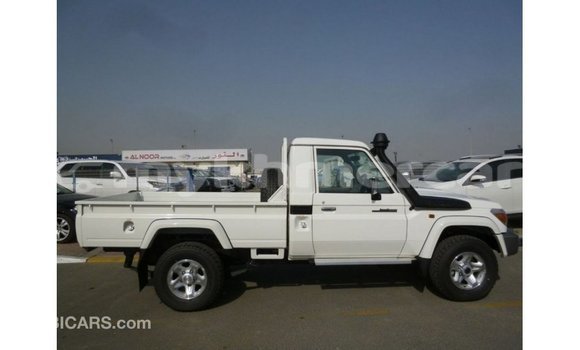 Buy Import Toyota Land Cruiser White Car in Import - Dubai in Kampot Province Buy Import Toyota Land Cruiser White Car in Import - Dubai in Kampot Province