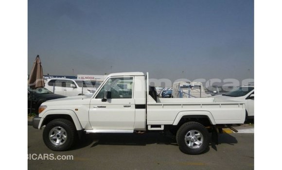 Buy Import Toyota Land Cruiser White Car in Import - Dubai in Kampot Province Buy Import Toyota Land Cruiser White Car in Import - Dubai in Kampot Province