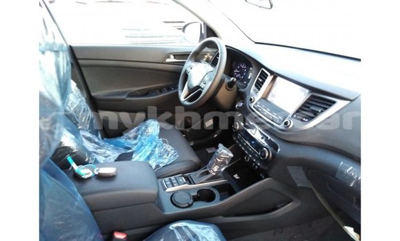 Buy Import Hyundai Tucson White Car in Import - Dubai in Kampot Province Buy Import Hyundai Tucson White Car in Import - Dubai in Kampot Province