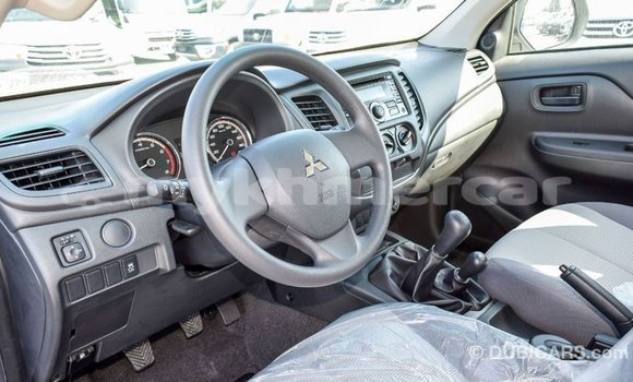 Acheter Import Voiture Mitsubishi L200 Blanc à Import - Dubai, Kampot Province Acheter Import Voiture Mitsubishi L200 Blanc à Import - Dubai, Kampot Province