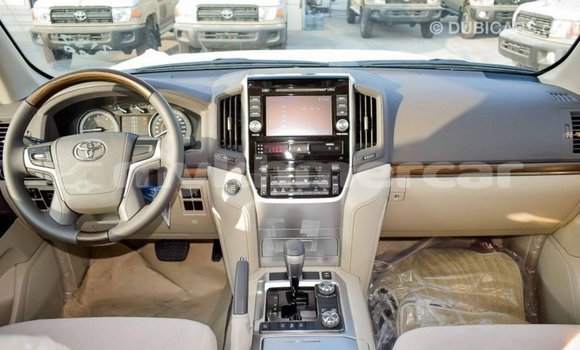 Buy Import Toyota Land Cruiser White Car in Import - Dubai in Kampot Province Buy Import Toyota Land Cruiser White Car in Import - Dubai in Kampot Province