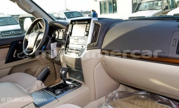 Buy Import Toyota Land Cruiser White Car in Import - Dubai in Kampot Province Buy Import Toyota Land Cruiser White Car in Import - Dubai in Kampot Province