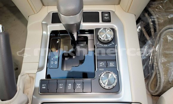 Acheter Import Voiture Toyota Land Cruiser Blanc à Import - Dubai, Kampot Province Acheter Import Voiture Toyota Land Cruiser Blanc à Import - Dubai, Kampot Province