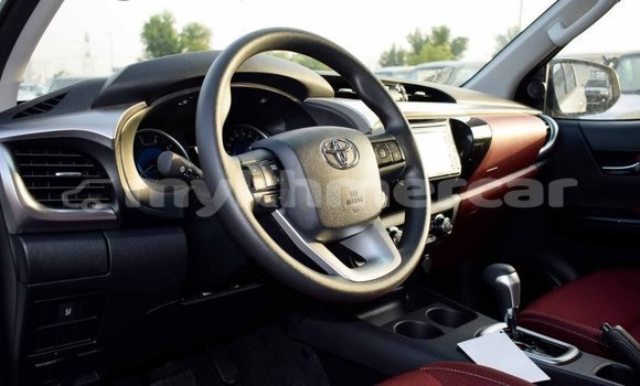 Acheter Import Voiture Toyota Hilux Blanc à Import - Dubai, Kampot Province Acheter Import Voiture Toyota Hilux Blanc à Import - Dubai, Kampot Province