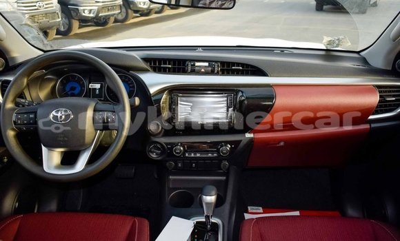 Acheter Import Voiture Toyota Hilux Blanc à Import - Dubai, Kampot Province Acheter Import Voiture Toyota Hilux Blanc à Import - Dubai, Kampot Province