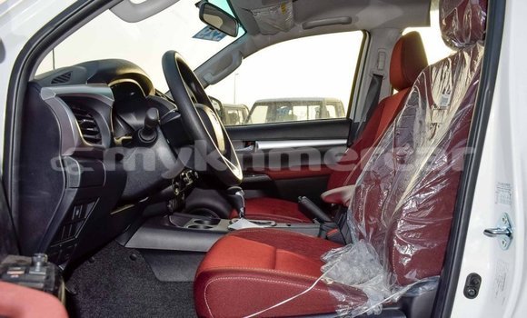 Acheter Import Voiture Toyota Hilux Blanc à Import - Dubai, Kampot Province Acheter Import Voiture Toyota Hilux Blanc à Import - Dubai, Kampot Province