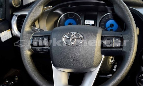 Acheter Import Voiture Toyota Hilux Blanc à Import - Dubai, Kampot Province Acheter Import Voiture Toyota Hilux Blanc à Import - Dubai, Kampot Province