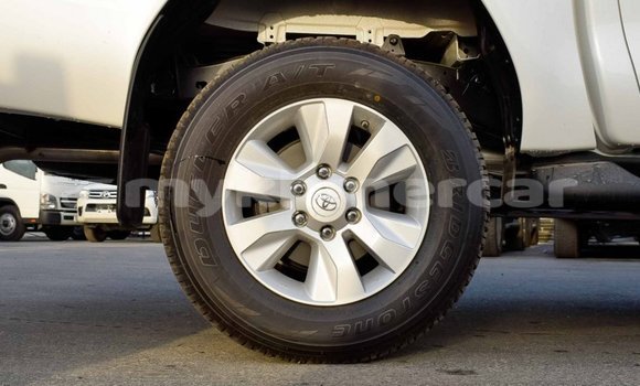 Acheter Import Voiture Toyota Hilux Blanc à Import - Dubai, Kampot Province Acheter Import Voiture Toyota Hilux Blanc à Import - Dubai, Kampot Province