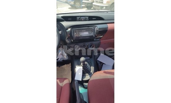 Acheter Import Voiture Toyota Hilux Blanc à Import - Dubai, Kampot Province Acheter Import Voiture Toyota Hilux Blanc à Import - Dubai, Kampot Province